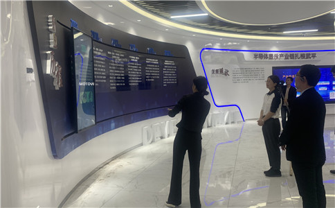 滑軌屏定制廠家_展示更具趣味性、科技感、互動(dòng)感